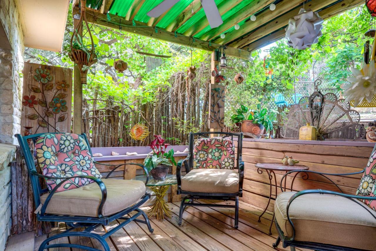 Exotic Home With Patio And Grill Walk To Canyon Lake! Bagian luar foto