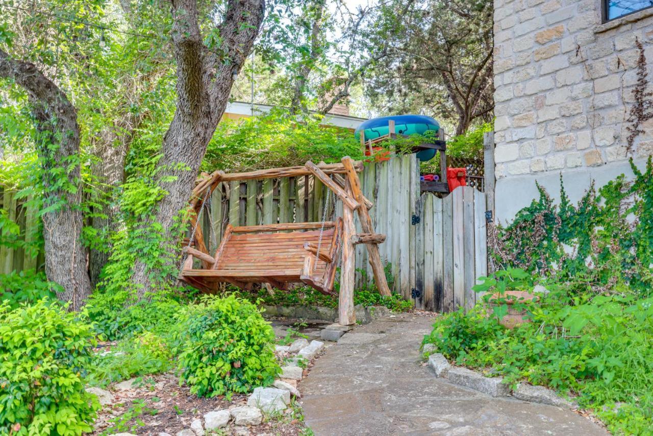 Exotic Home With Patio And Grill Walk To Canyon Lake! Bagian luar foto