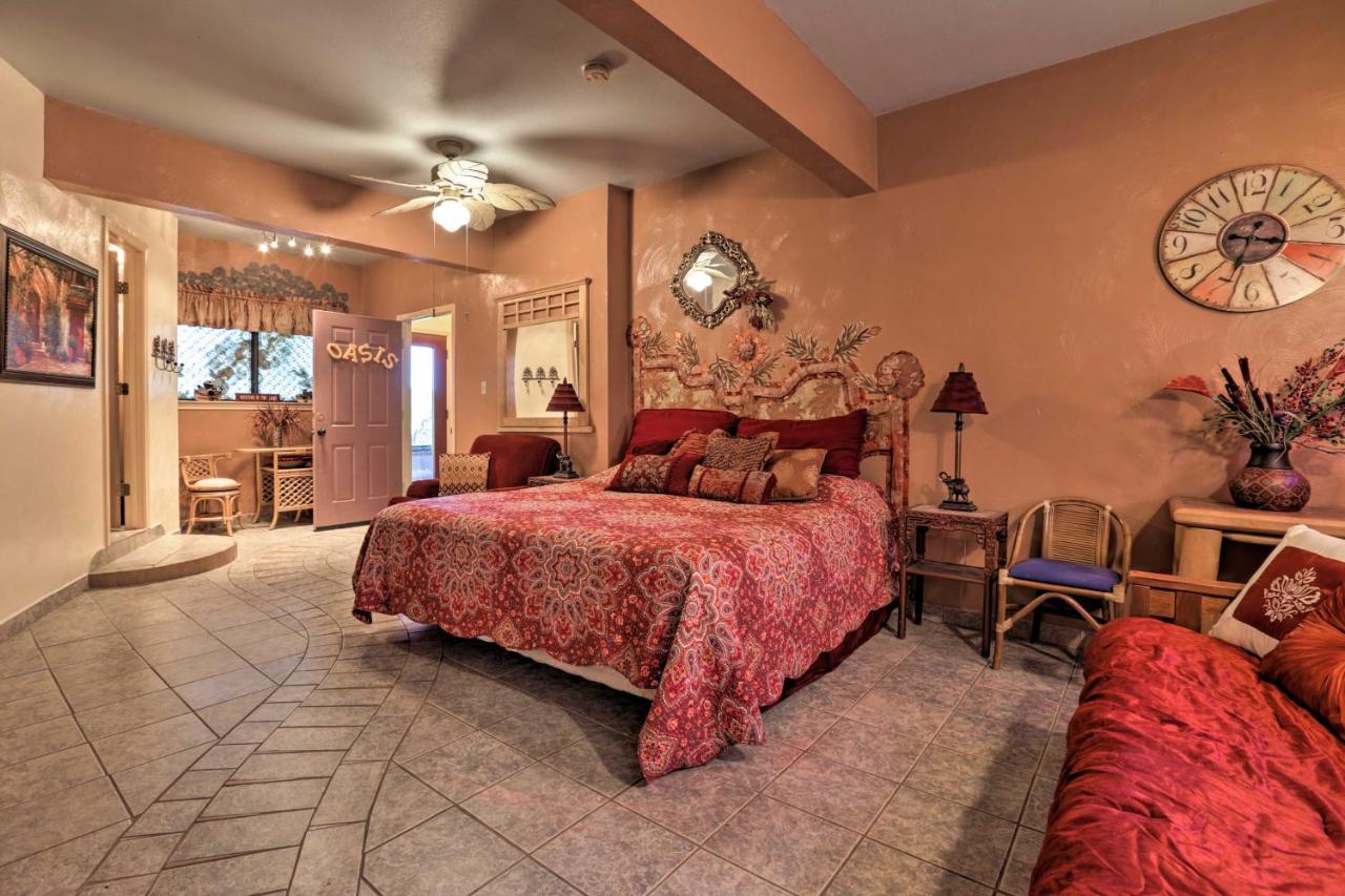 Exotic Home With Patio And Grill Walk To Canyon Lake! Bagian luar foto