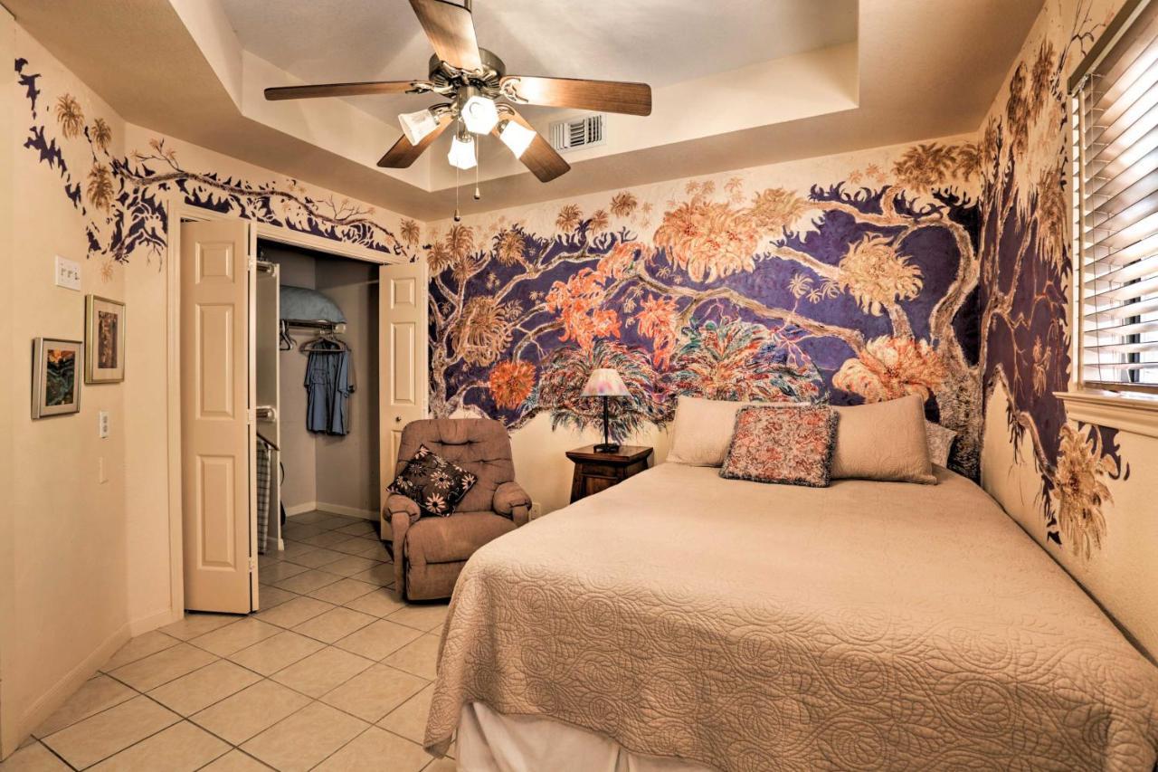 Exotic Home With Patio And Grill Walk To Canyon Lake! Bagian luar foto