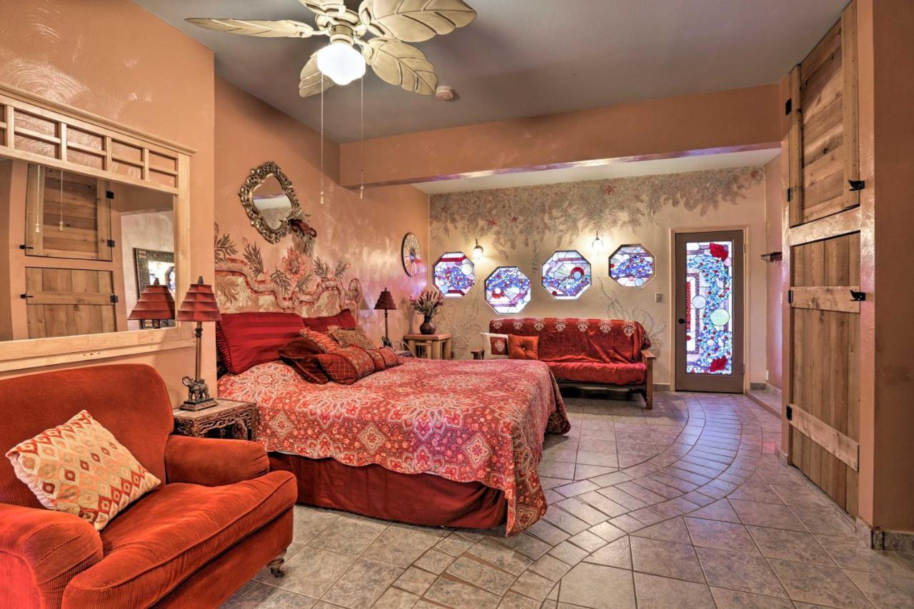Exotic Home With Patio And Grill Walk To Canyon Lake! Bagian luar foto